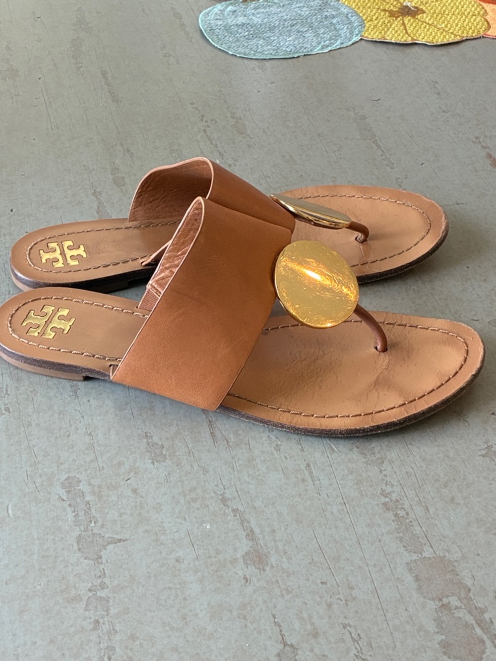 Tory Burch Cognac Leather Thong Sandals with Gold Disc - Picture 7 of 10